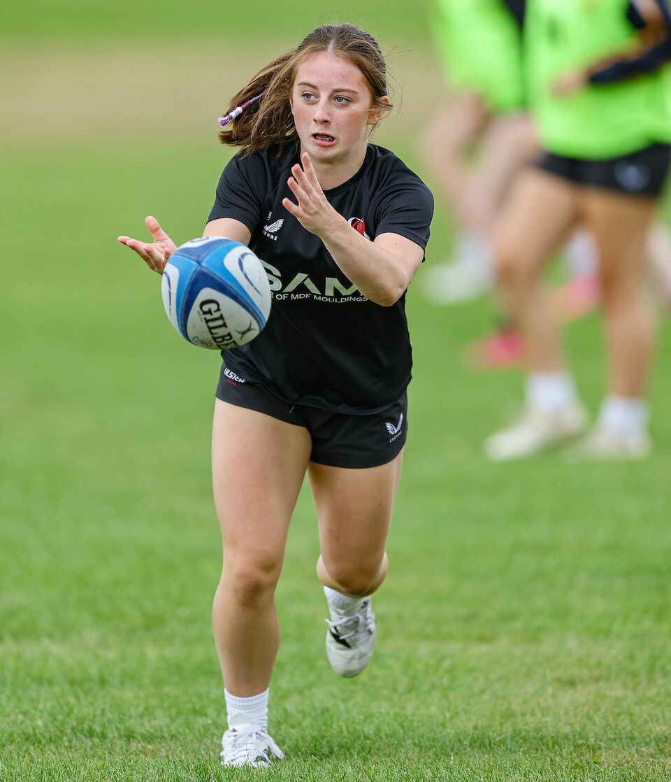 Under 18 girls Passing shot