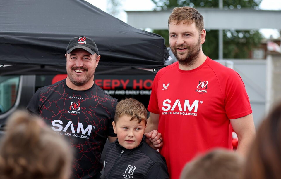 Rob Herring and Iain Henderson pose for photo with supporters