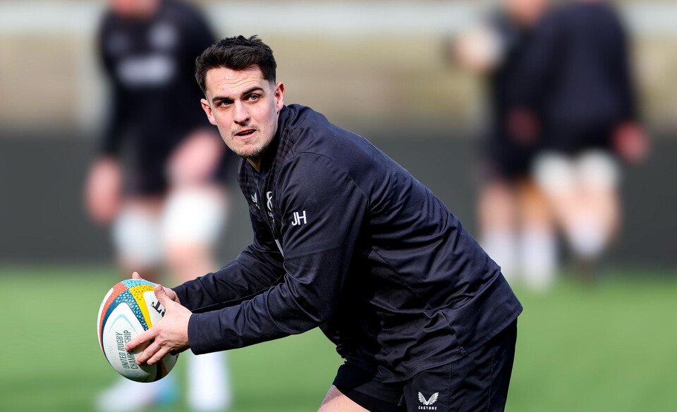 James Hume returns to the starting line-up at outside centre.