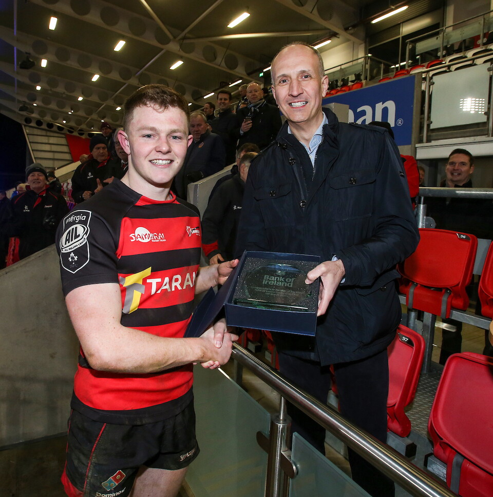 Shea O’Brien being presented with his Bank of Ireland Player of the Match Award in 2020.