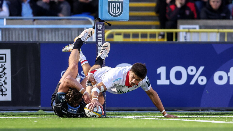 Chay Mullins try