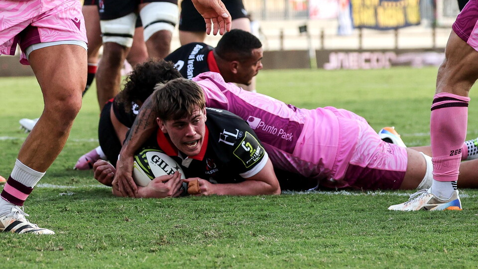 Henry Walker goes over for his second try