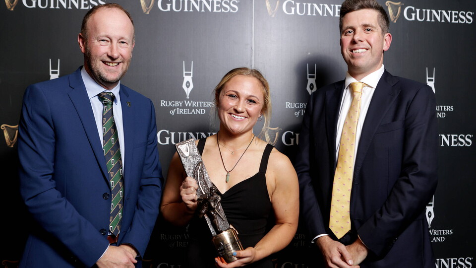 Ulster Rugby's Neve Jones has been named as the 2021/22 Women's Player of the Year by the Guinness Rugby Writers of Ireland.