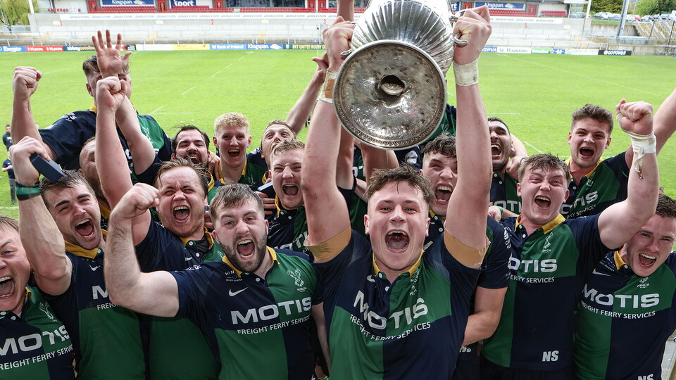 A superb second half recovery from Ballyanhinch saw them come from 15-3 down to beat QUB and win the Bank of Ireland Senior Cup.