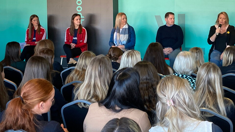 This International Women’s Day, Ulster Women and Girls rugby sponsor, Deloitte, hosted an event, in partnership with Ulster Rugby and Queens University Belfast, to discuss discrimination and inequality.