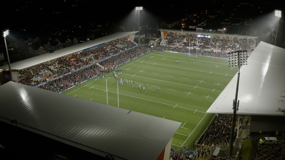 Friday night lights return to Kingspan Stadium as Ulster welcomes Ospreys in Round 5 of the BKT United Rugby Championship (kick-off 7.35pm).