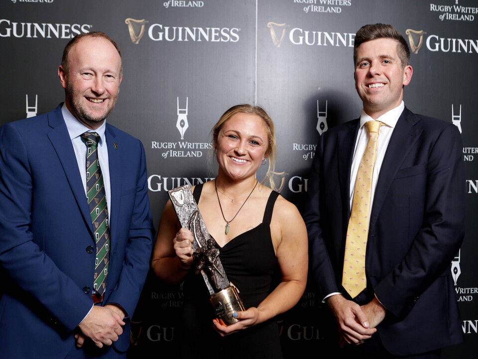 Ulster Rugby's Neve Jones has been named as the 2021/22 Women's Player of the Year by the Guinness Rugby Writers of Ireland.