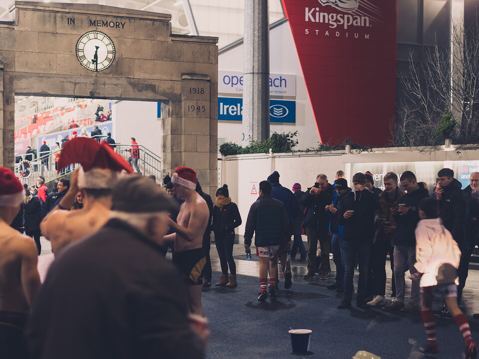 Bangor's players will again brave the winter conditions as they go topless to sing carols at Kingspan to help raise money for Extern.