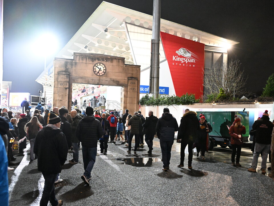 Friday night lights return to Kingspan Stadium as Ulster takes on Queensland Reds in the Bank of Ireland Mid-Season Challenge.