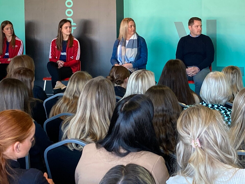 This International Women’s Day, Ulster Women and Girls rugby sponsor, Deloitte, hosted an event, in partnership with Ulster Rugby and Queens University Belfast, to discuss discrimination and inequality.